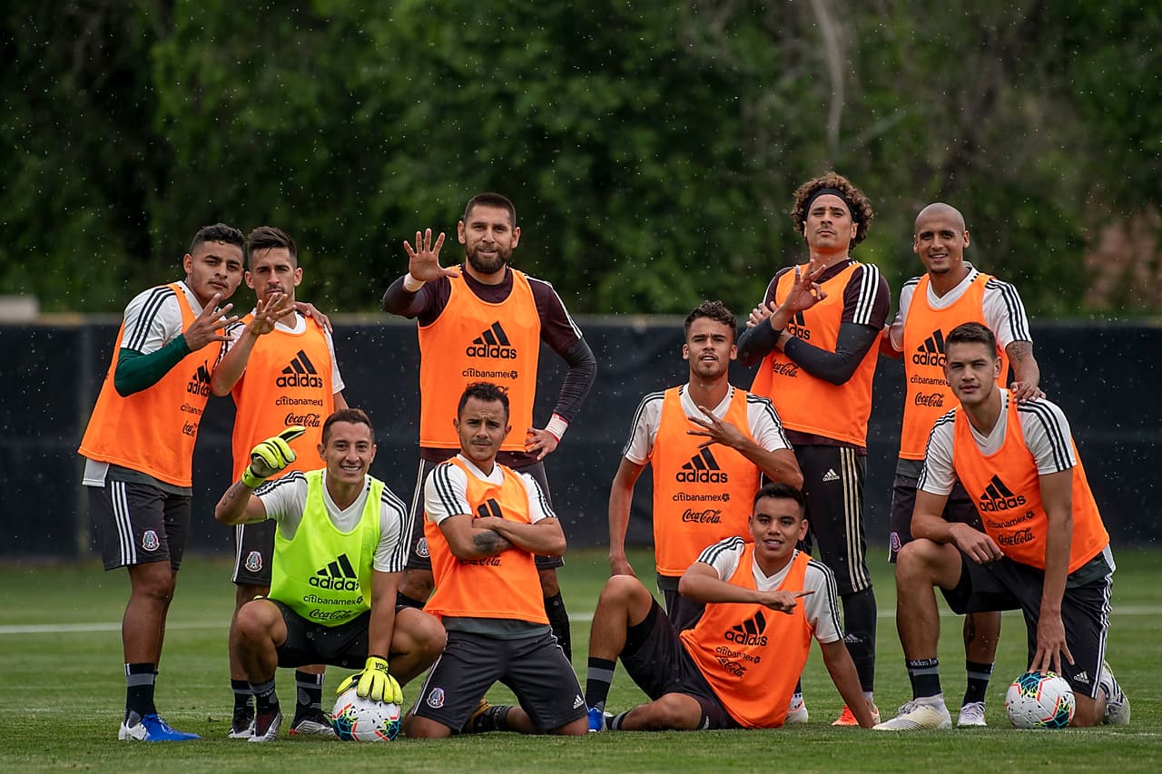 La Selección Mexicana de Fútbol cerró su preparación para enfrentar a Canadá en el segundo compromiso de ambas selecciones en la Copa Oro 2019. Los integrantes del Tricolor realizaron su práctica en las instalaciones de la Universidad de Colorado. Tuvieron una parte de entrenamiento táctico, físico y al final, recreativo, con la finalidad de llegar con buena 'puesta apunto' para el duelo de este miércoles en Denver.