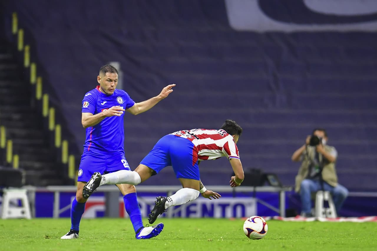 ¡Durísima baja! Cruz Azul pierde a Pablo Aguilar contra América