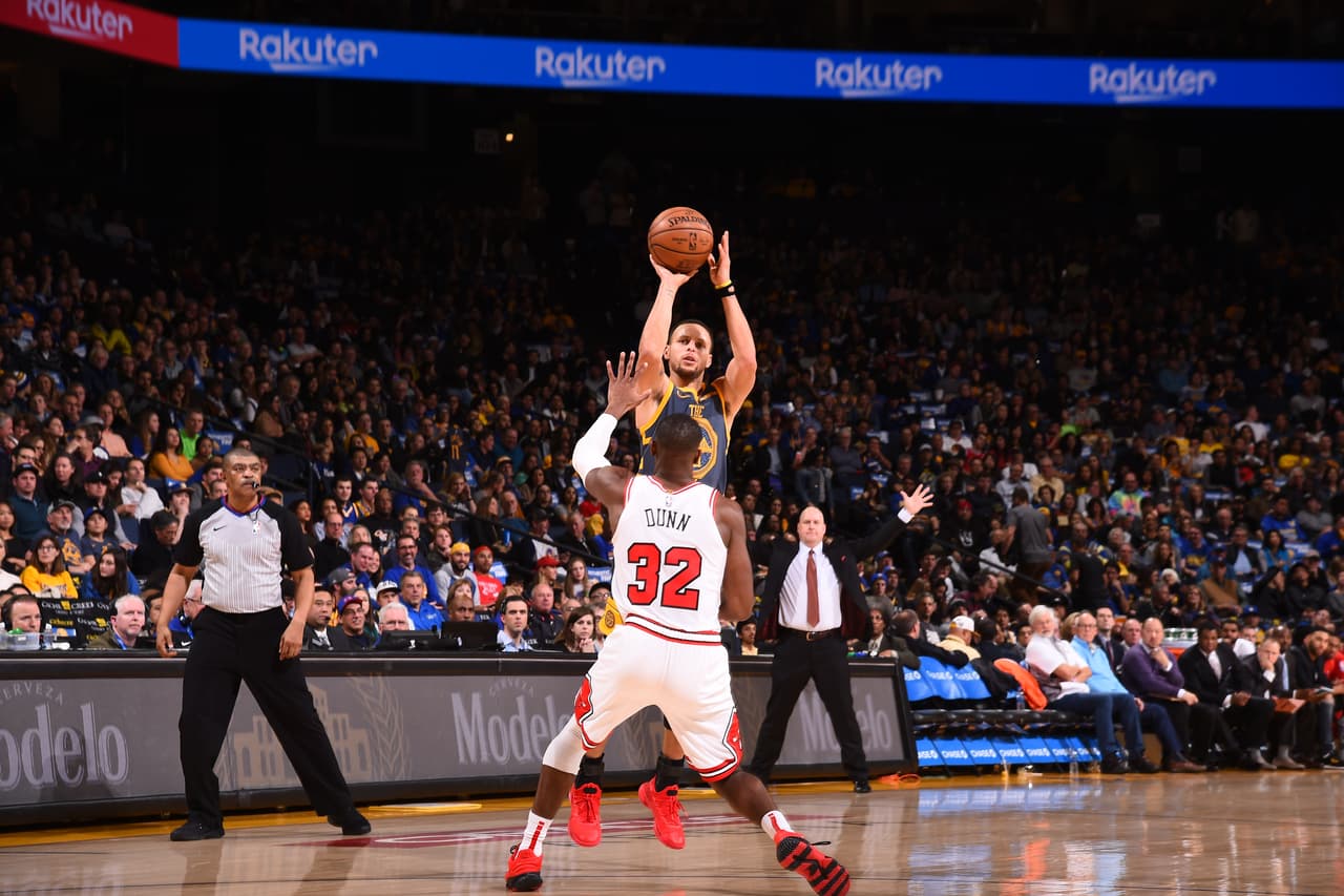 Curry superó a Terry y es el tercer mejor triplista de la historia de la NBA