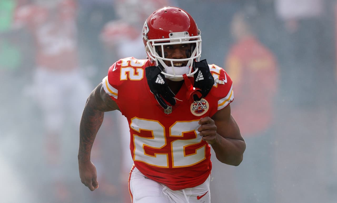 Kansas City suspende a Marcus Peters contra Raiders