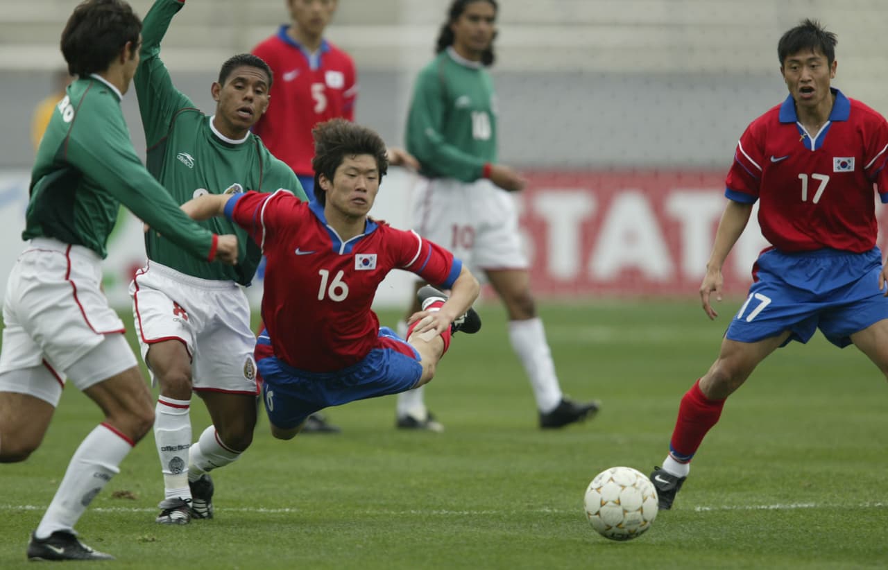 Corea del Sur también fue invitada por la Concacaf a la Copa Oro del 2002 que se disputó meses antes del Mundial. Los Tigres asiáticos calificaron a Semifinales donde perdieron 3-1 ante Costa Rica. En el partido por el tercer lugar también cayeron 2-1 contra Canadá.