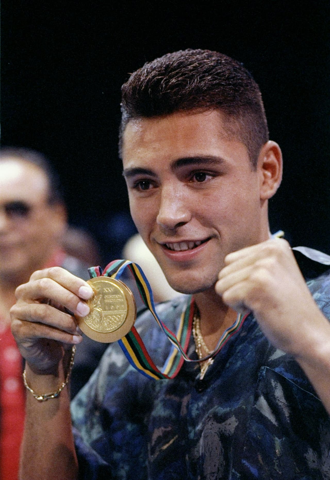 El apodo del 'Golden Boy' se lo ganó Óscar De La Hoya en los Olímpicos de Barcelona 1992 cuando ganó medalla de oro. Aunque creció en California, el boxeador es hijo de mexicanos.
