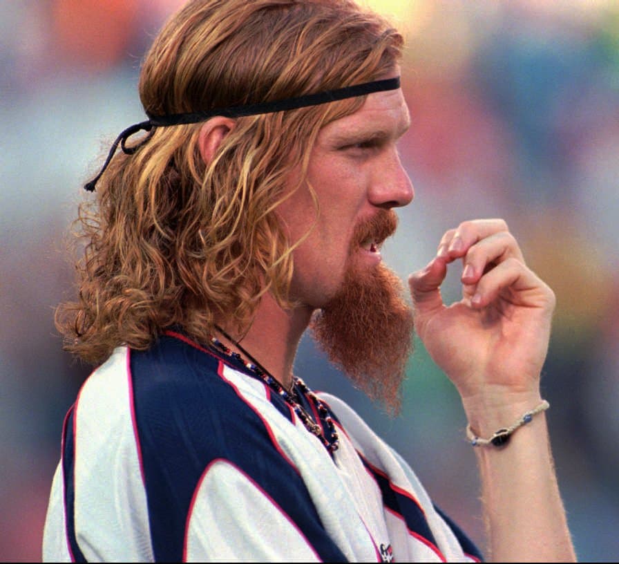 La barba identificó a Alexi Lalas en su carrera a nivel internacional. La mezcla con el cabello largo, que con el tiempo recortó, lo hizo una figura representativa del fútbol de Estados Unidos.