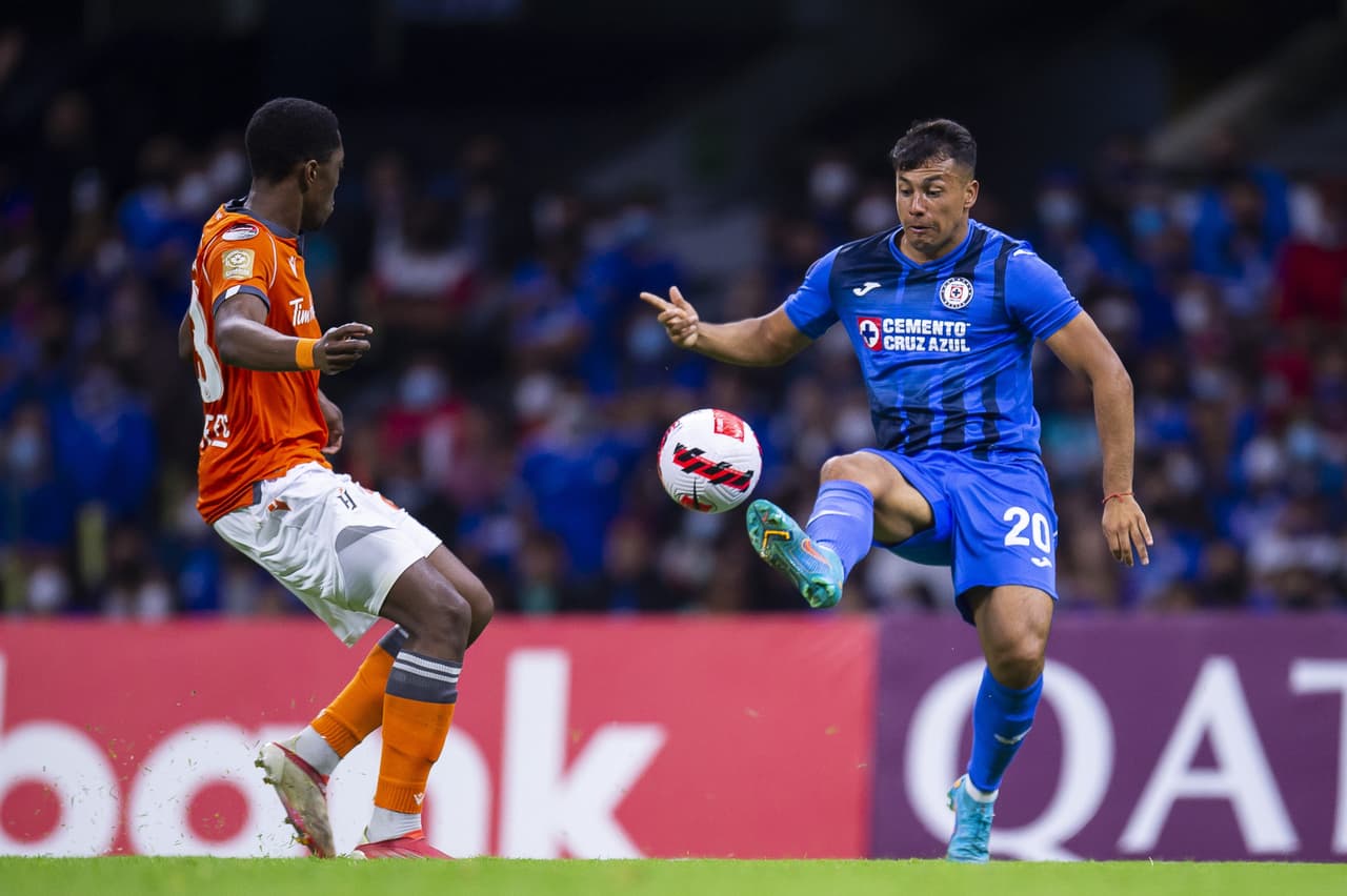Las anotaciones de Juan Escobar, Rafael Baca y Ángel Romero, Cruz Azul golea 3-1 a Forge y aseguran su lugar en los cuartos de final.