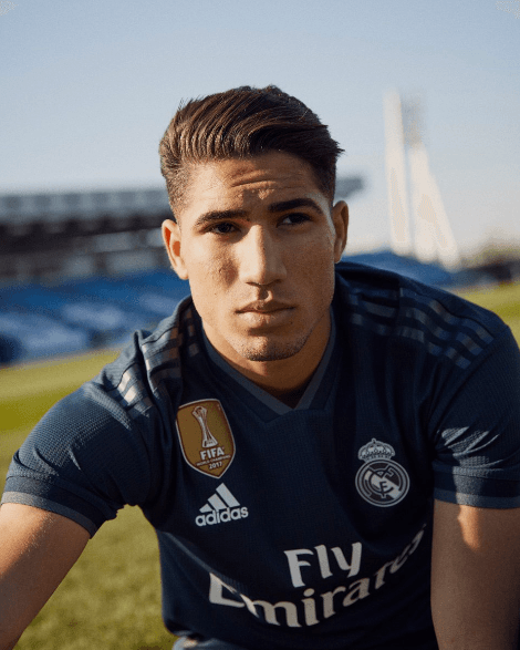 Combina la máxima facilidad de uso con un estilo urbano y presenta un patrón único con tiras azules de doble tono con un acento Tech Onix.