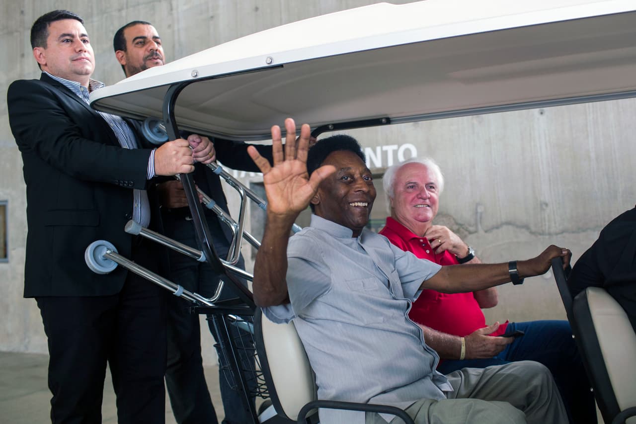 El tres veces campeón mundial, a sus 77 años y que fue aplaudido por los espectadores presentes, enfrenta desde 2012 diferentes problemas médicos.