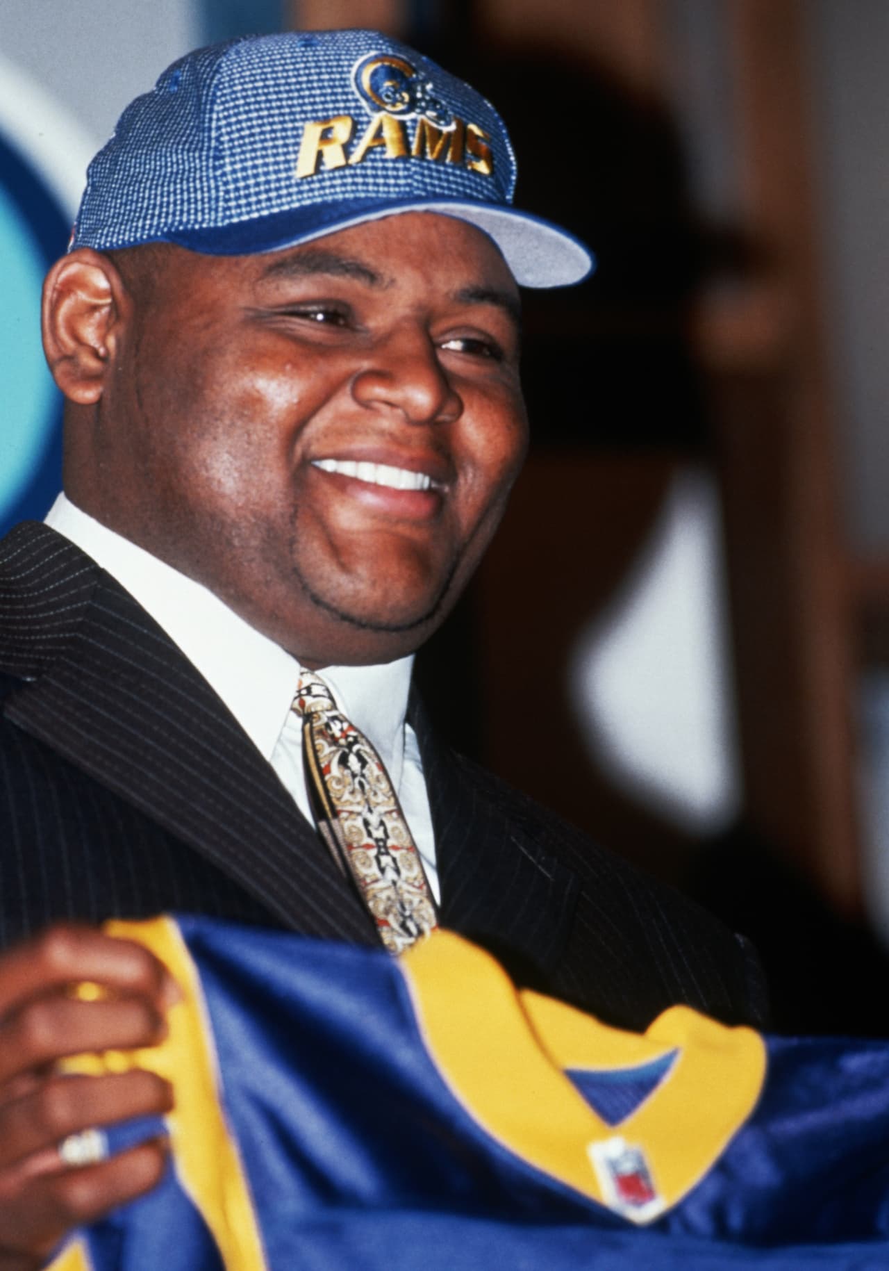 1997 - ST. LOUIS RAMS - ORLANDO PACE Los Rams eligieron bien con Orlando Pace, tackle ofensivo egresado de Ohio State, clave en la protección para Kurt Wraner en la conquista del Super Bowl XXXIV y ahora miembro del Salón de la Fama. Fue titular en 13 partidos durante su año de novato.
