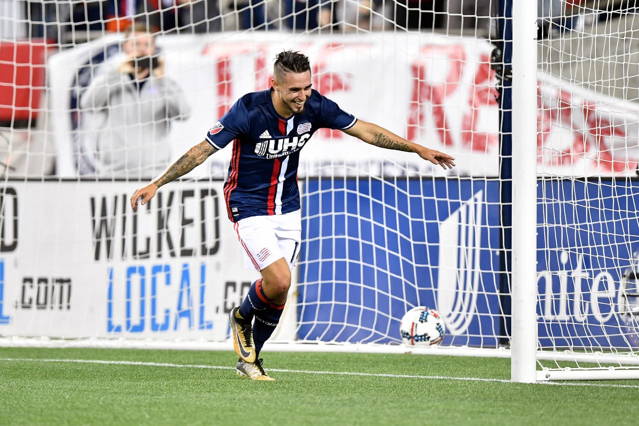 New England Revolution derrotó por 2-1 a NYCFC, y expuso algunos problemas del equipo celeste de cara a la última jornada de la temporada regular. El uruguayo anotó los dos goles del triunfo de los 'Revs'. (USA Today Images)