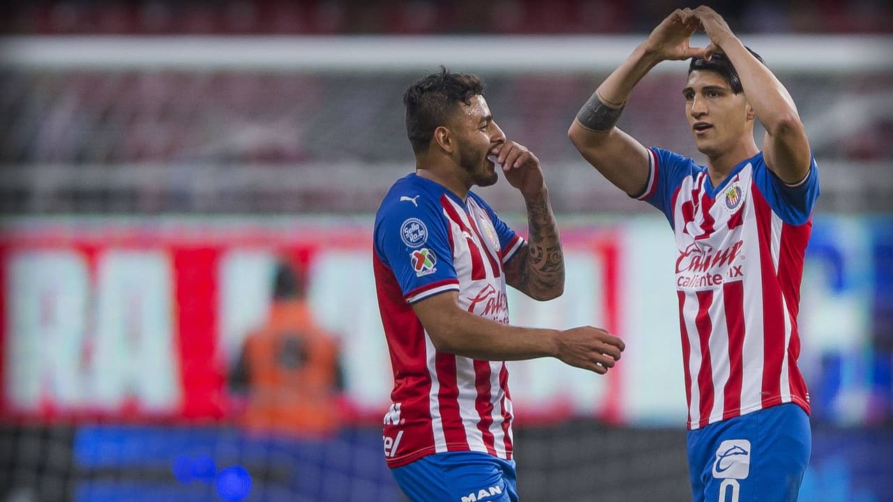 Alexis Vega invita a Alan Pulido a regresar a las Chivas