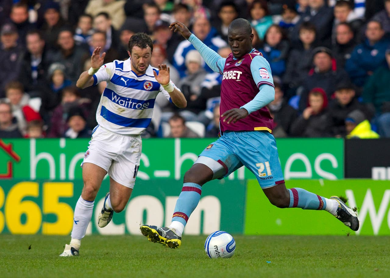 El defensa central Issa Diop, de 21 años y nacido en Senegal, llegó desde Tolouse por un valor de 25 millones de euros.