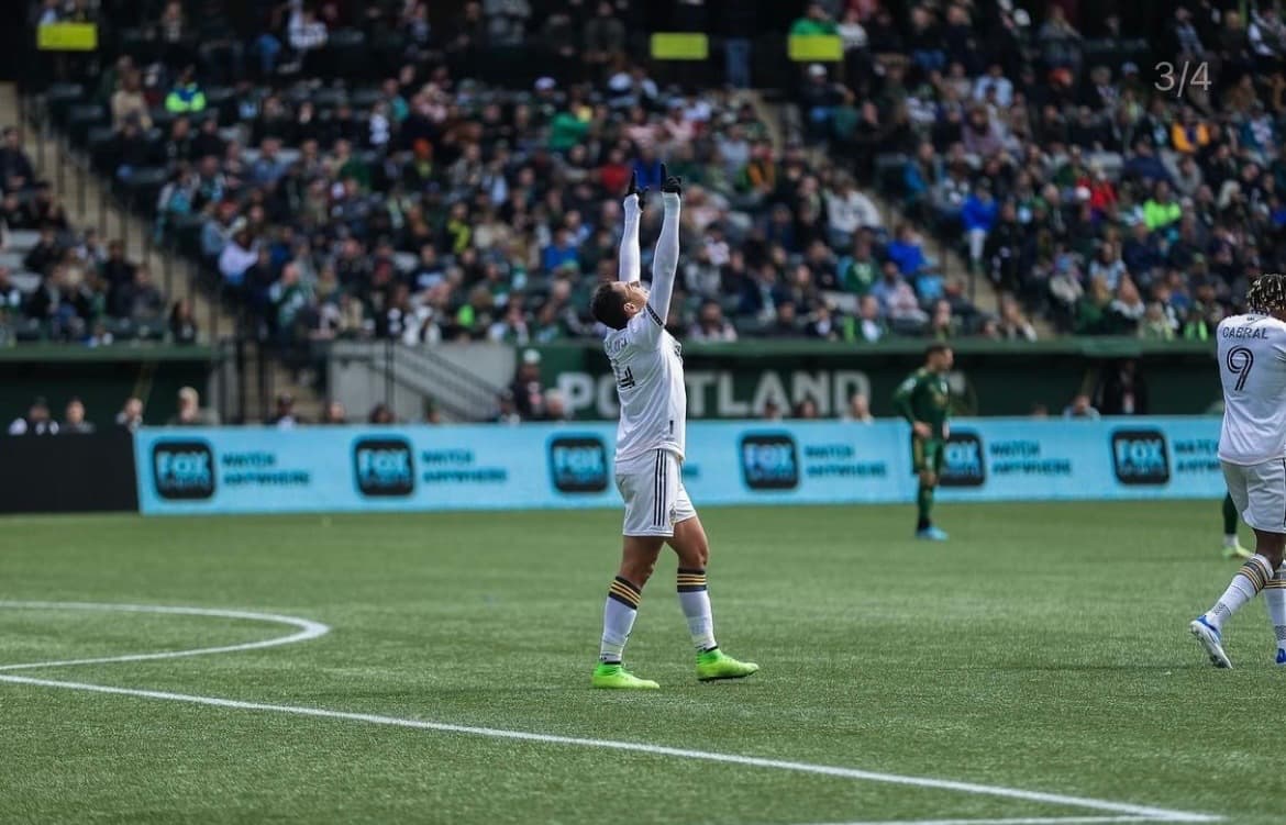 Chicharito se proclama fanático del Tri aunque no vaya a Qatar 2022