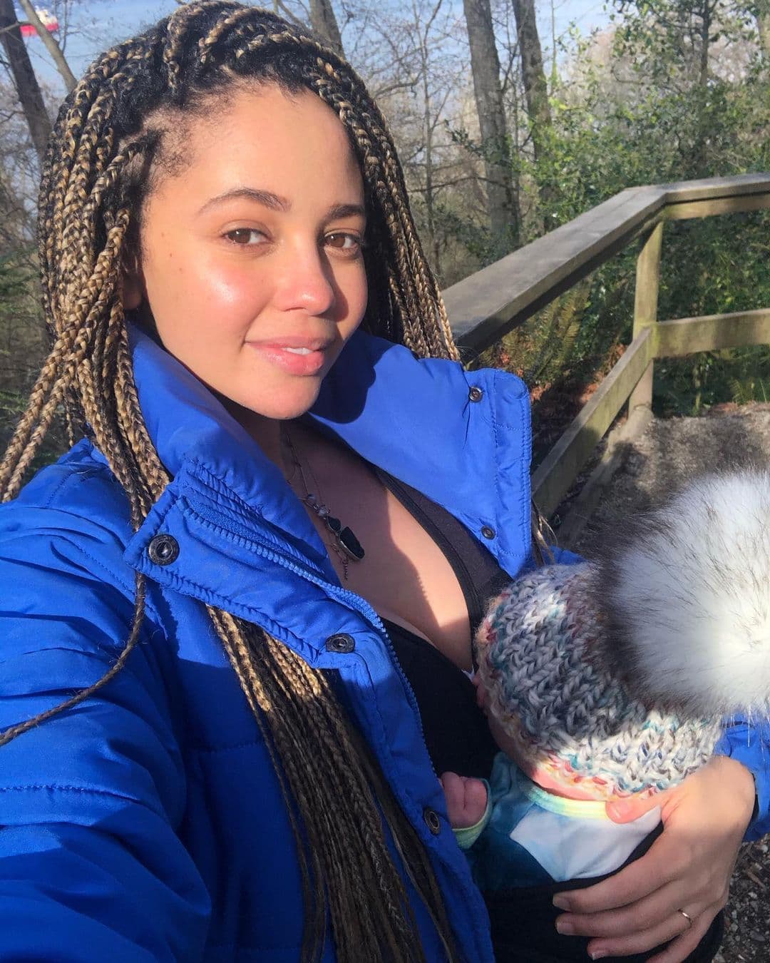 Vanessa Morgan, estrella de ‘Riverdale’, celebró su primer día de las madres.