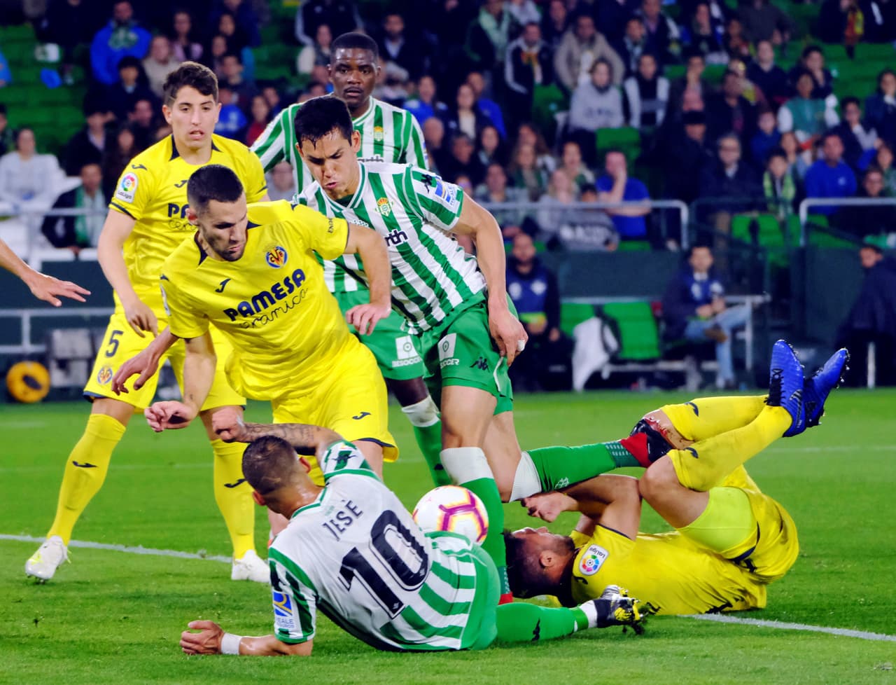 Apenas dos minutos después la alegría llegó para Villarreal con el empate al minuto del argentino Rogelio Funes Mori.