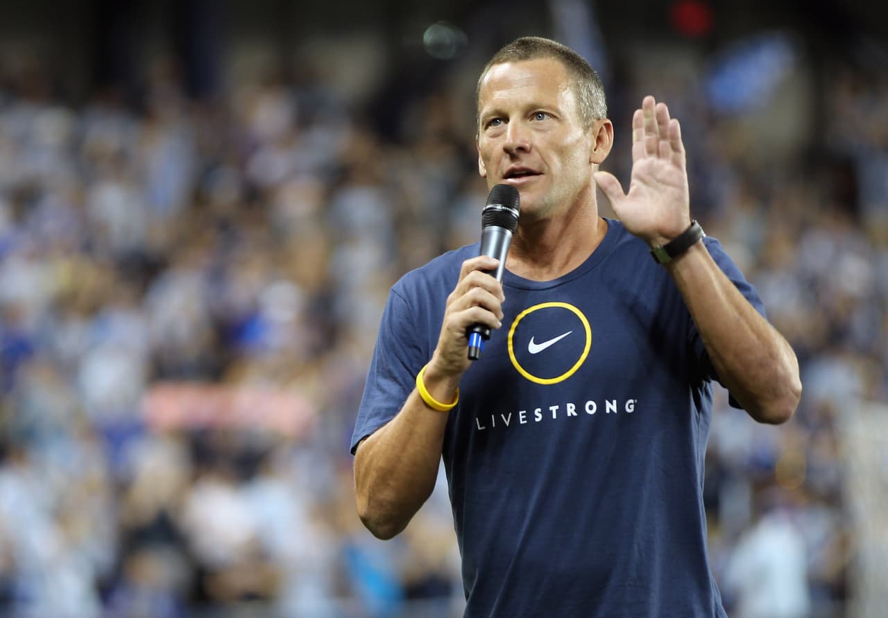 <a href="https://www.univision.com/noticias/noticias-de-eeuu/lance-armstrong-confeso-a-oprah-winfrey-que-si-se-dopaba" target="_blank">Lance Armstrong</a>: ganó siete veces el Tour de Francia y se los retiraron aunque nunca dio positivo por 'doping'.