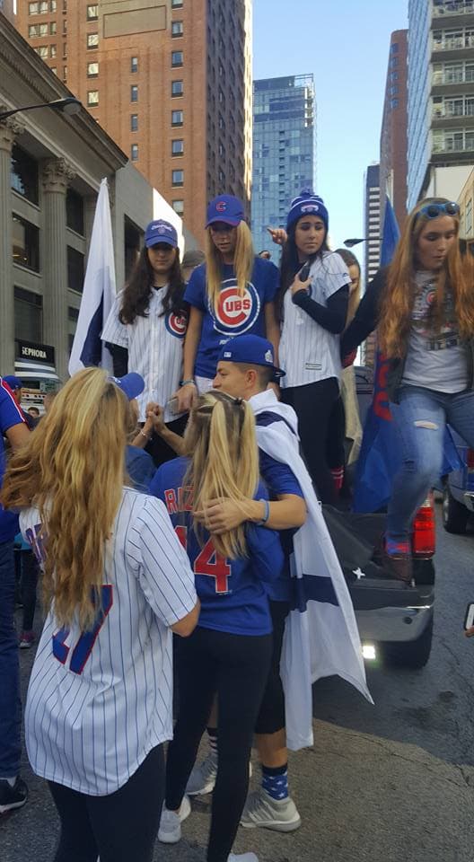 Miles de fanáticos salieron a la Milla Magnífica para ser parte del histórico desfile de la victoria.