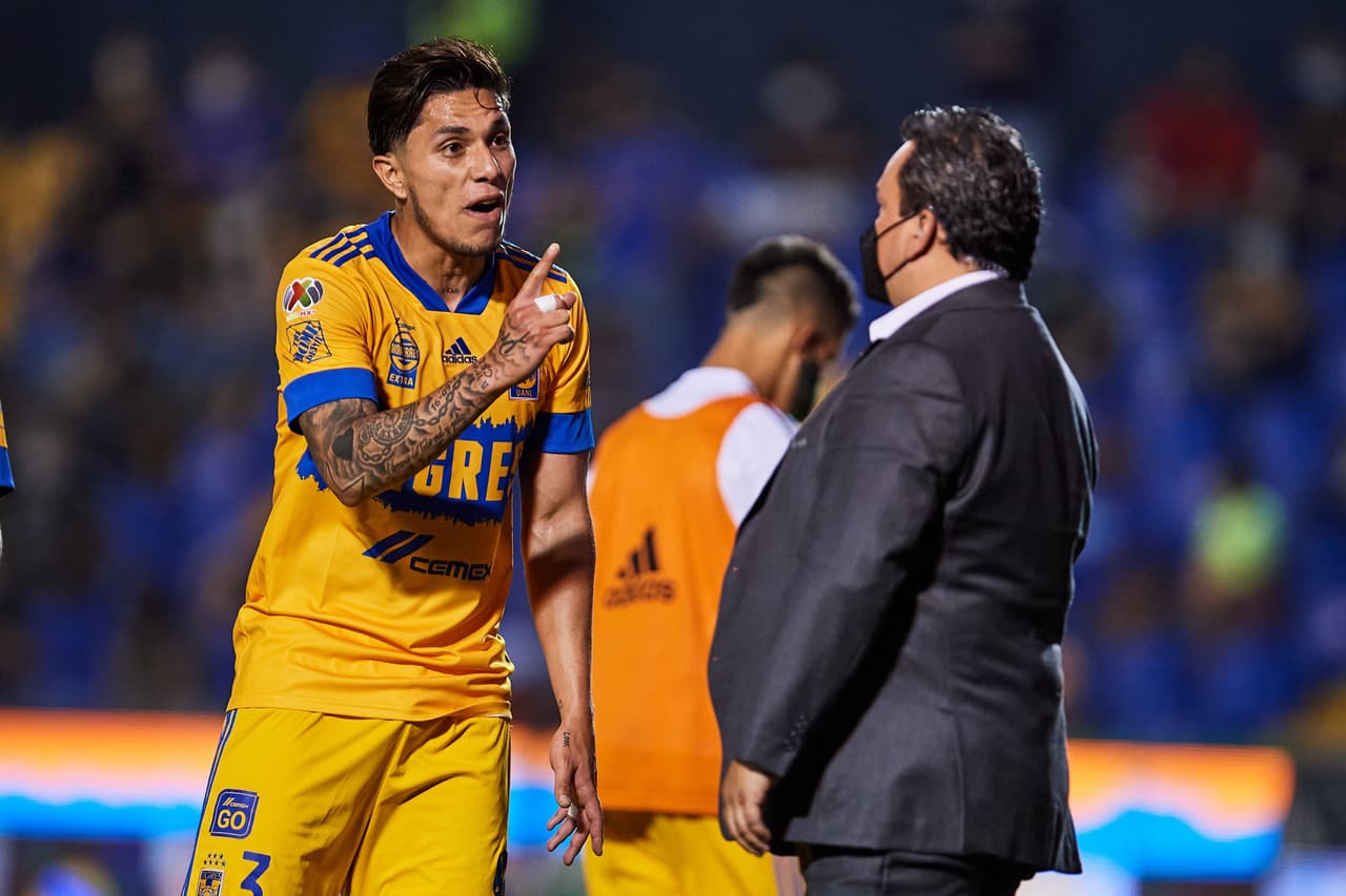 Carlos Salcedo define el futbol como un 'juego de barbies'
