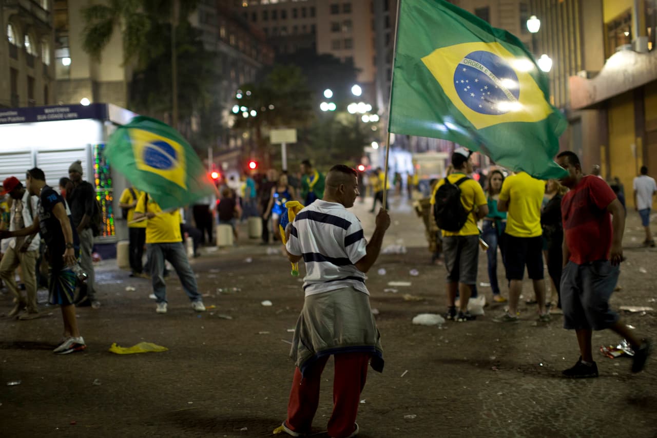 Otro incidente apareció en el mundial de Brasil 2014 cuando unos mexicanos viajaban en taxi, cuando decidieron sacar la mano para tocar el trasero de una señorita. los que acompañaban a la mujer se quejaron y se empezaron a hacer de palabras con los mexicanos.