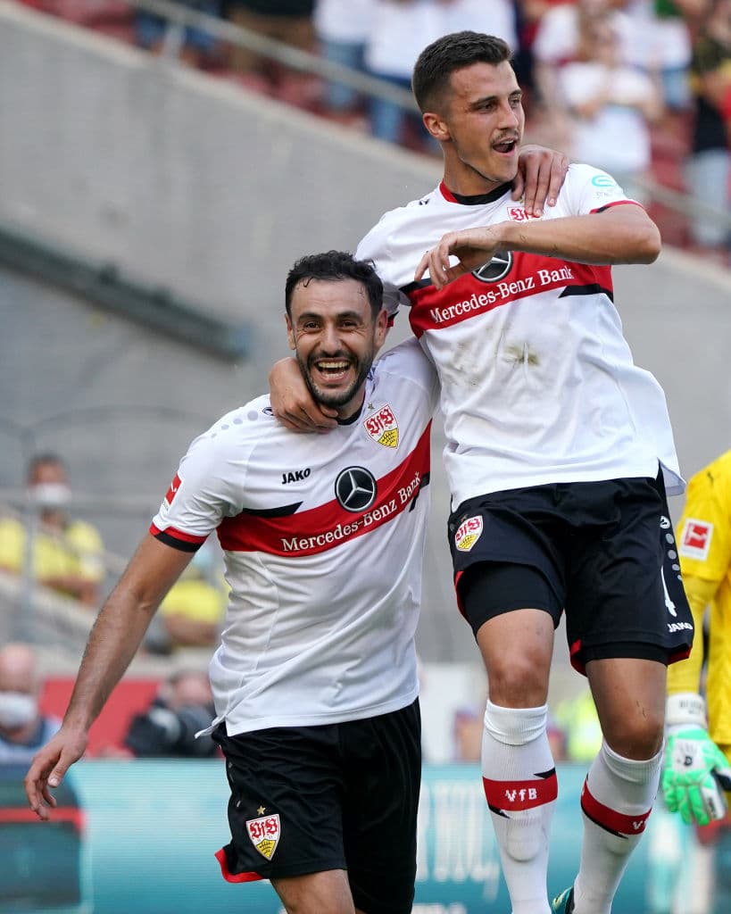 Stuttgart, por su parte, aplasta al Greuther Fürth 5-1 en el inicio de la temporada. Kempf hizo doblete, mientras que Endó, Klement y Al Ghaddioui sumaron un tanto a la victoria, mientras que Jamie Leweling anotó el único tanto para el contrario ya al 90+3´.