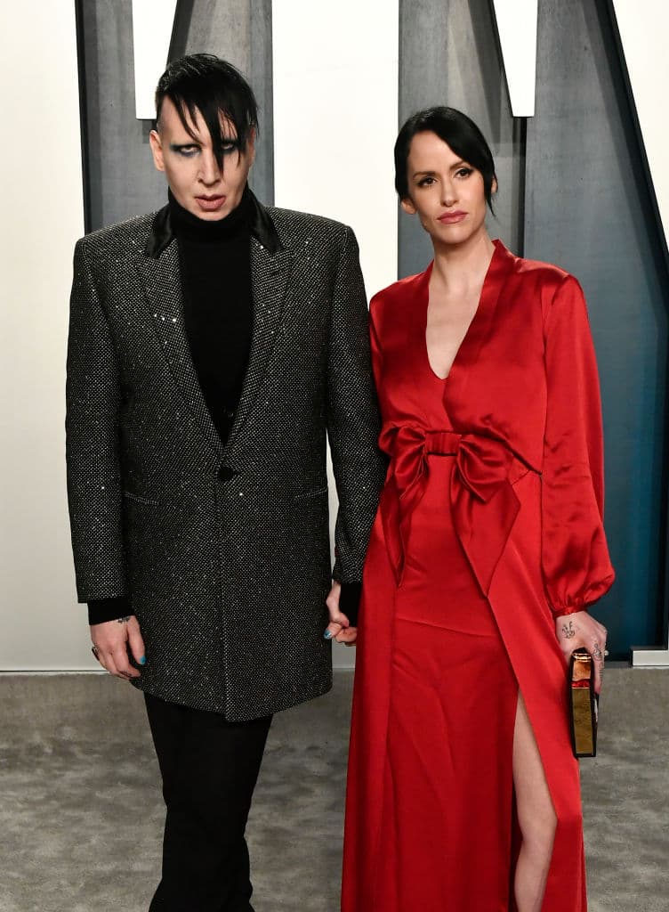 A pesar de que terminaron en 2015, se le siguió viendo al lado de Manson. Fuentes cercanas aseguraron que él la había dejado por ‘estar loca’.