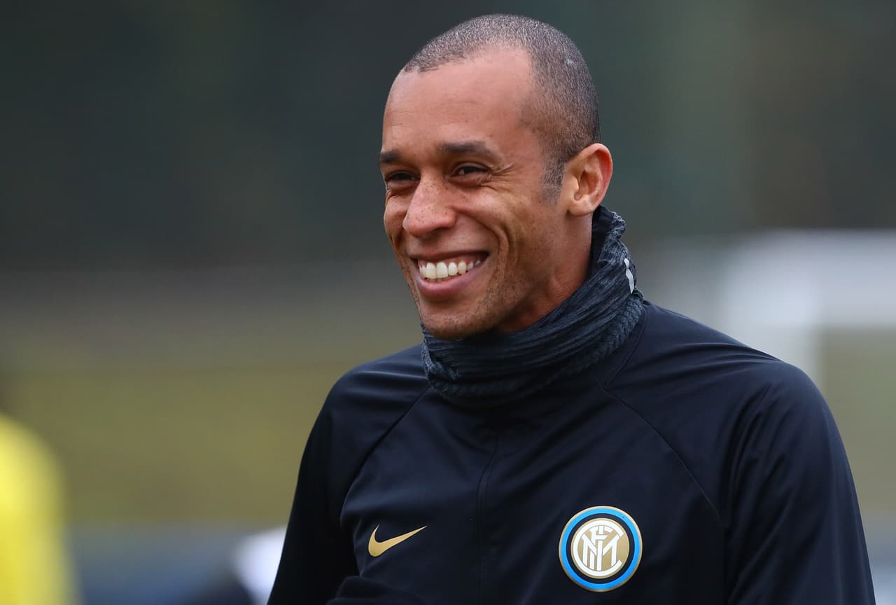 Mónaco sigue buscando refuerzos para salir del pozo en la Ligue 1 y en los próximos días se confirmaría la llegada de Miranda desde el Inter de Milán.