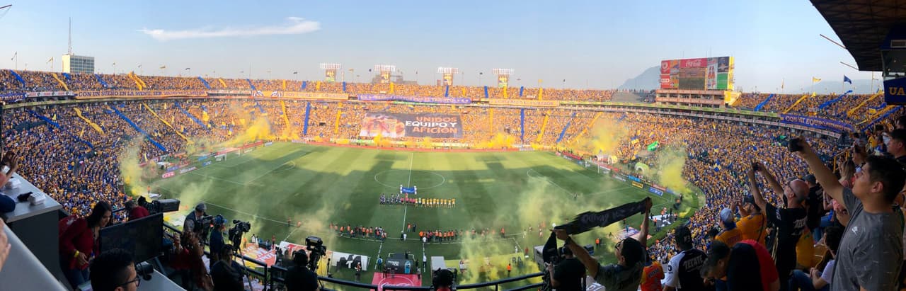 Con casa llena, en el Volcán, Tigres buscaba darle vuelta a la desventaja de 1-0 ante Rayados.