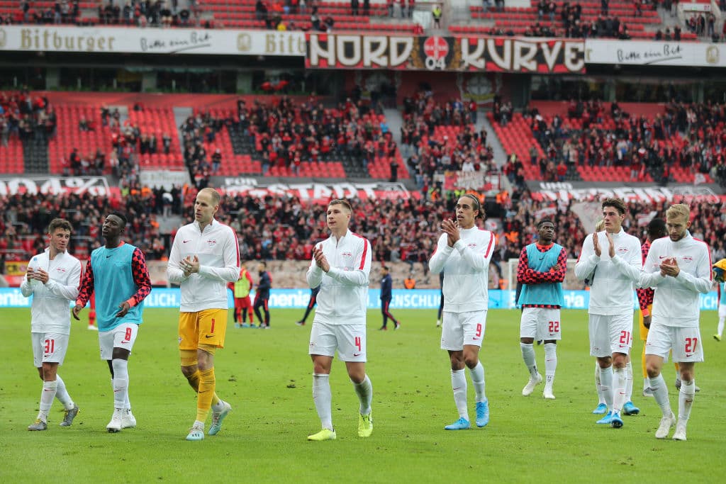 Conforme subían de categoría, las muestras de odio entre las aficiones rivales se radicalizaban hacia ellos.