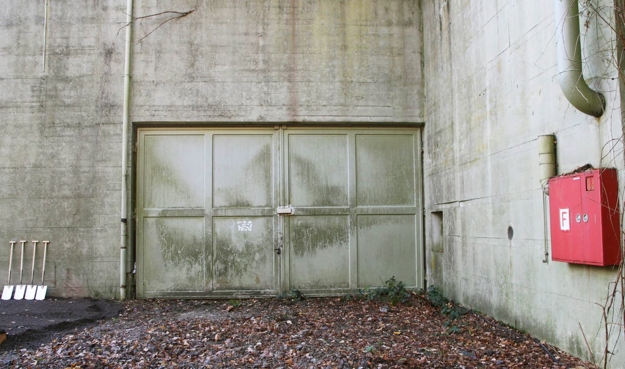 Durante el mundial de Alemania 2006, un mexicano llamado Evaristo Madero movilizó al ejército al quedarse dormido en búnker que el gobierno había acondicionado para que 1000 personas pasaran la noche.