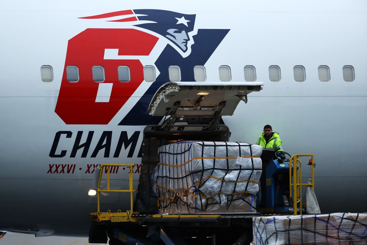 Hace un par de días, los Patriots, único equipo de la NFL con avión propio, apoyaron al gobierno de Estados Unidos, principalmente al estado de Boston con material de alta calidad proveniente de China.