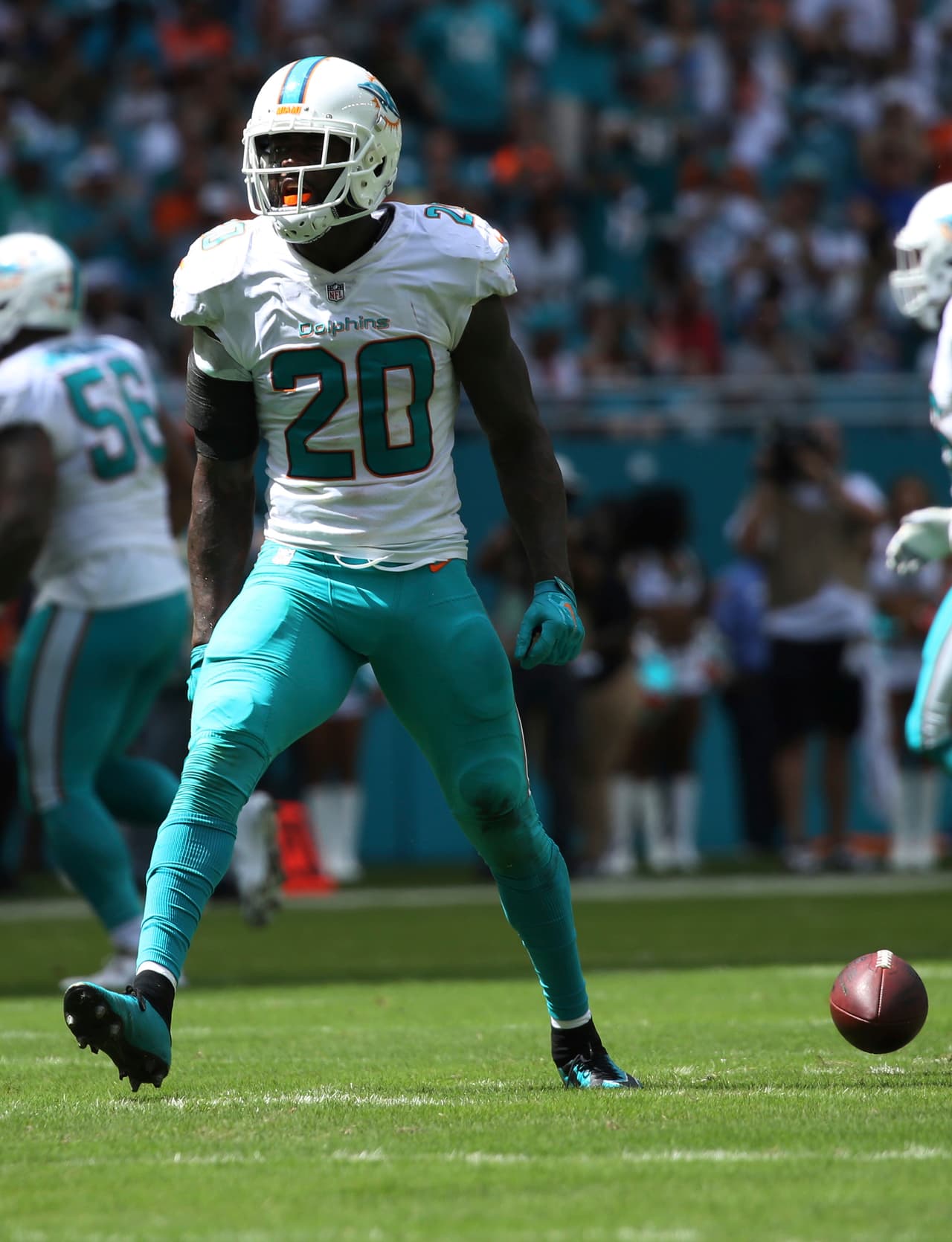 El único TD de Miami en los primeros tres periodos fue anotado por Reshad Jones en un regreso de fumble de 38 yardas cuando los demás jugadores de ambos equipos pensaban que la jugada había terminado con un pase incompleto.