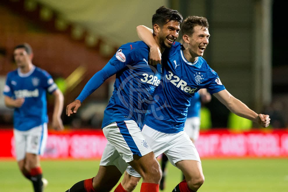 <b>Sábado 23 de septiembre - 7:00 a.m.ET/6:00 a.m.CT/03:00 a.m.PT: </b>llega el gran derbi de Escocia entre el Celtic y los Rangers. Carlos
<i>Gullit </i>Peña y Eduardo
<i>Lalo </i>Herrera llegan de anotar goles en la Copa de la Liga. Sus actuaciones podrían darle sun espacio en la titular de Pedro Caixinha.