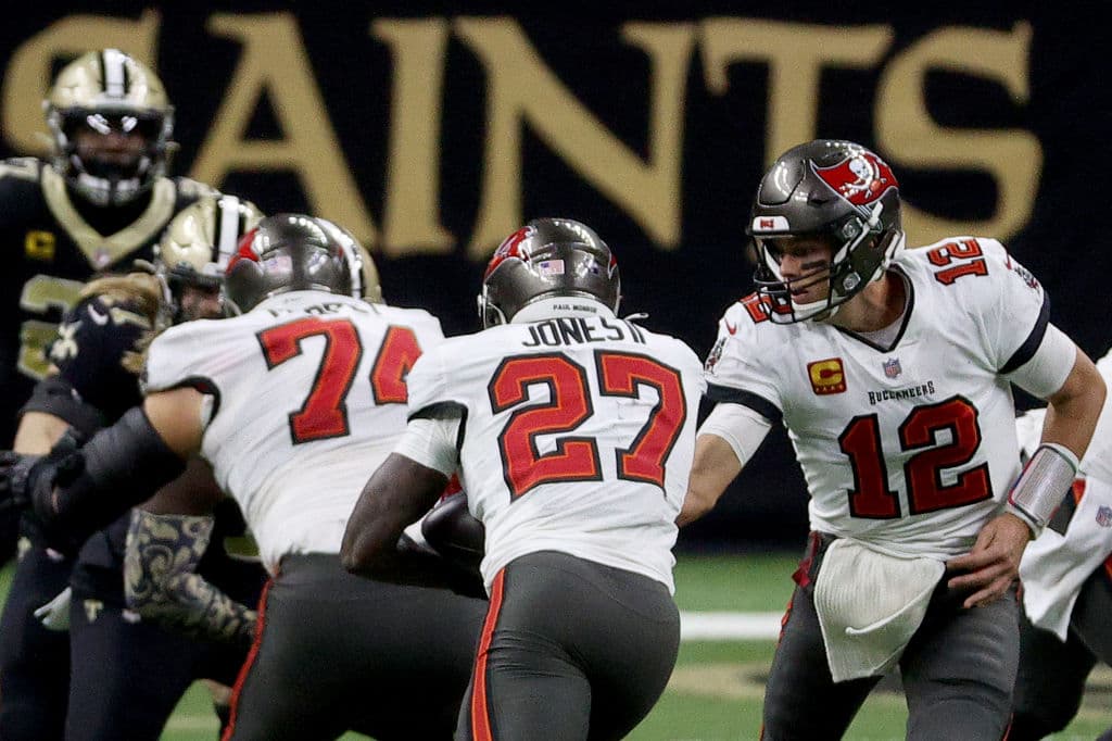 La defensa de los Buccaneers tiene una gran noche y los de Tampa logran vencer 30-20 a los New Orleans Saints.