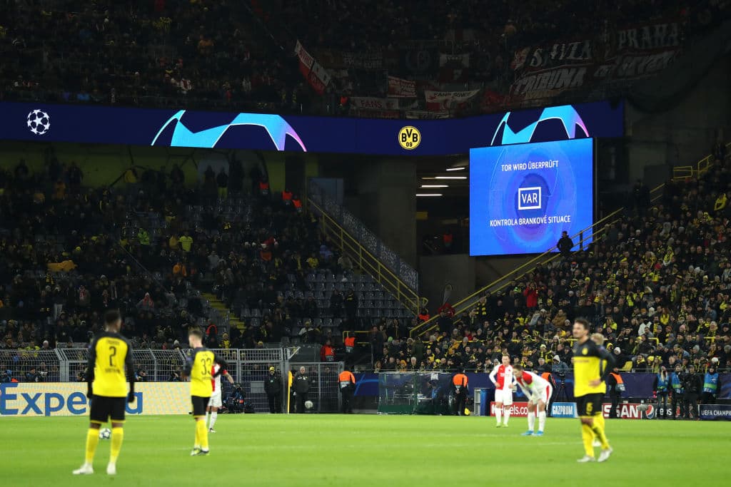 El VAR hace su trabajo y evita las dudas sobre el primer tanto del Slavia.