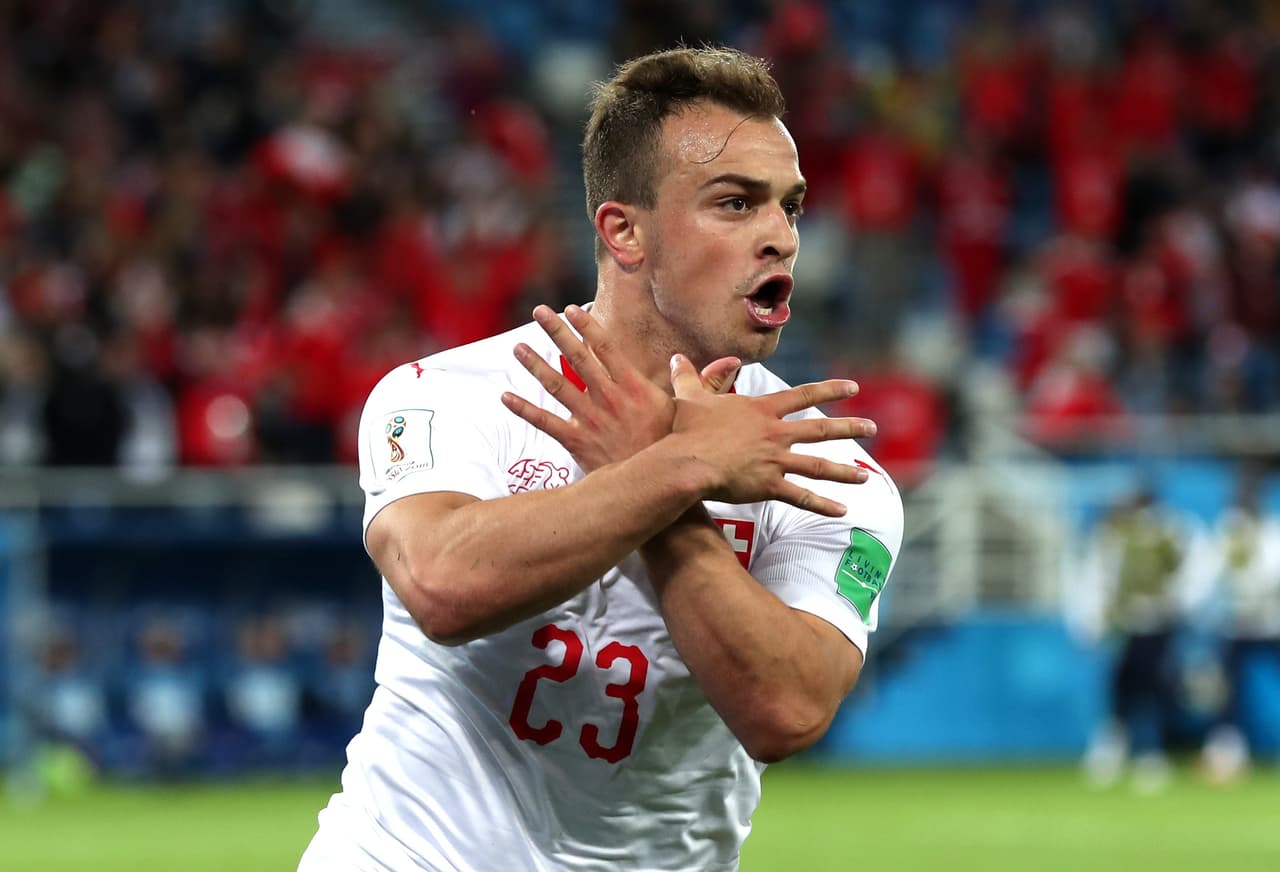 En cambio Xhedran Shaqiri nació en Gnjilane, hace 26 años, por aquel entonces Yugoslavia y territorio serbio hasta 2008 cuando se independizó Kosovo. El jugador anotó el gol del triunfo contra Serbia.