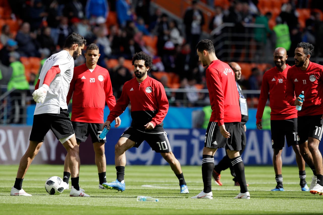 Aún así, Salah hizo parte de las prácticas de calentamiento del equipo en cancha.