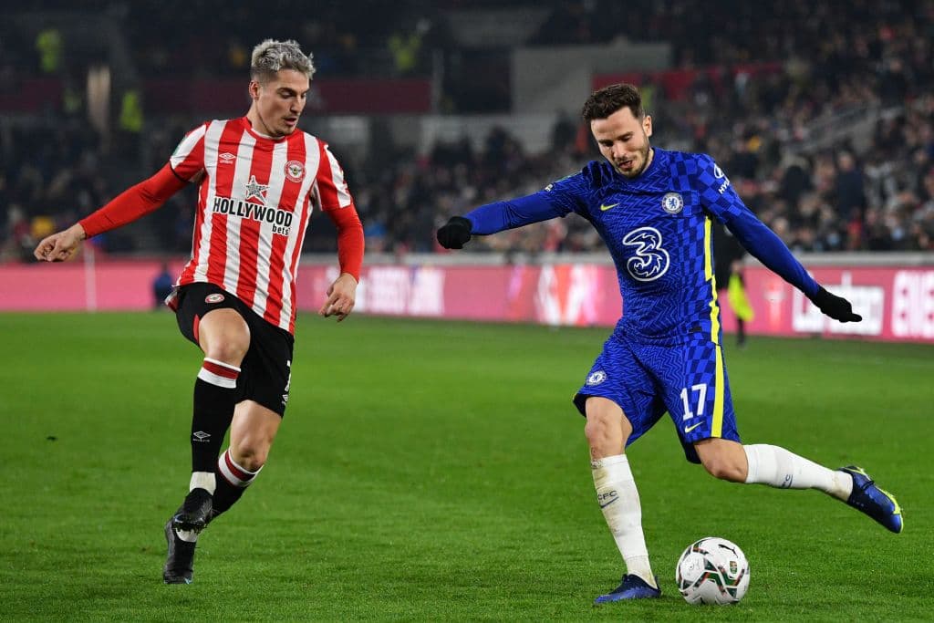 Chelsea vence tranquilamente 0-2 al Brentford, Liverpool sufre frente al Leicester City y tras un empate 3-3 consiguen el pase en la tanda de penaltis, Tottenham sabe aprovechar su localía y vencen 2-1 al west Ham United.