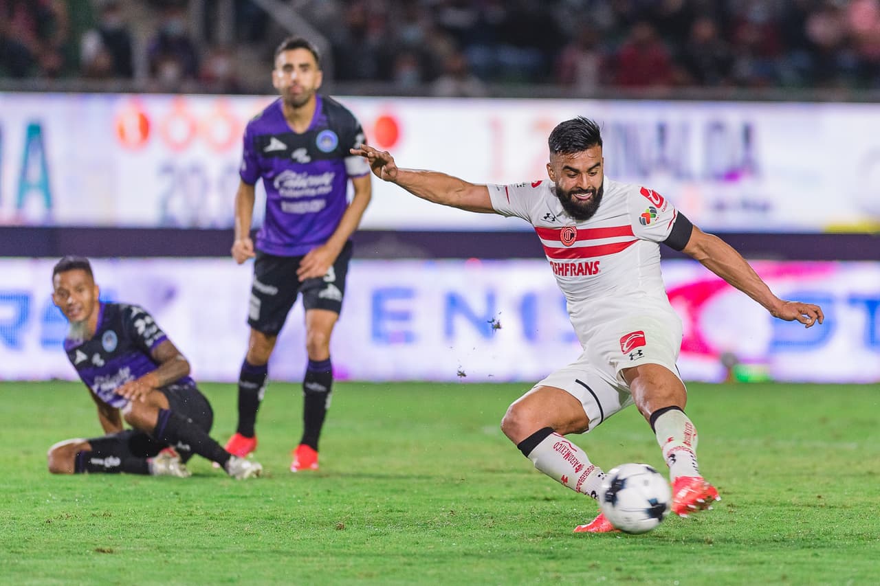 Pero al 68’ y con la presión de Toluca, Alexis Canelo logró el tanto del empate con potente disparo.