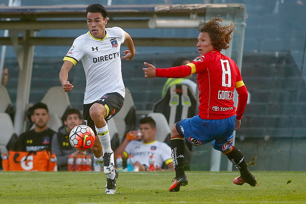 Ese mismo año, en junio, el fútbol chileno retrasó su inicio después de que el Sindicato de Futbolistas Profesionales de Chile decidiera entrar en huelga tras la negativa de los dirigentes por escuchar algunas consideraciones en la estructura del profesionalismo.