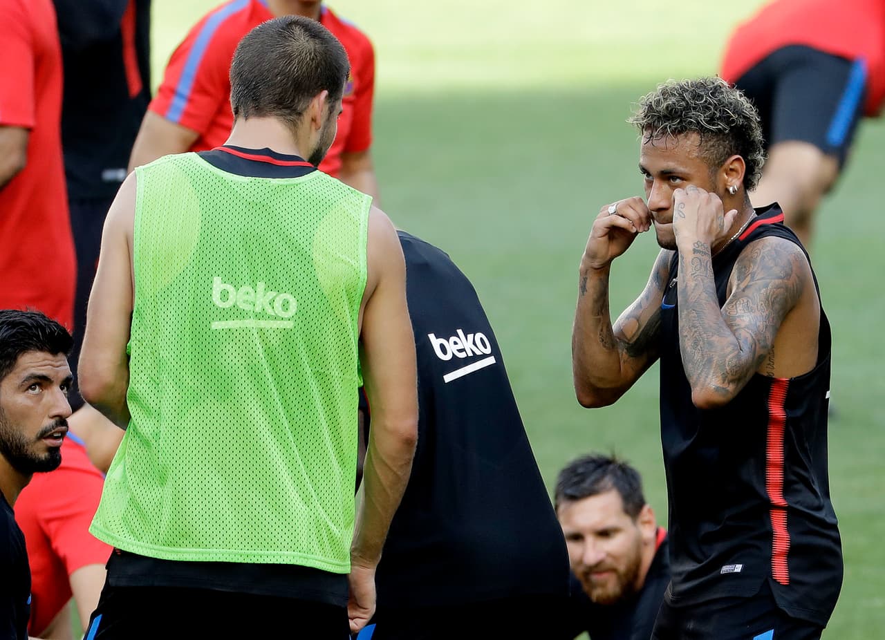 El rumor de un traspaso de Neymar al París Saint-Germain ha sido el gran 'boom' del mercado de fichajes, algo que se presenta en medio de la gira del Barcelona en Estados Unidos.