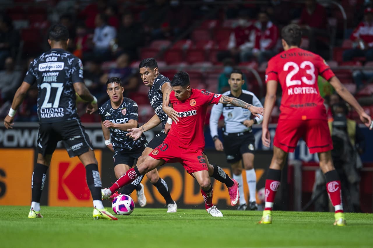 Alex Zendejas adelantó a Necaxa al minuto 52 y Toluca no se trada en reaccionar y empatan el encuentro al minuto 56.