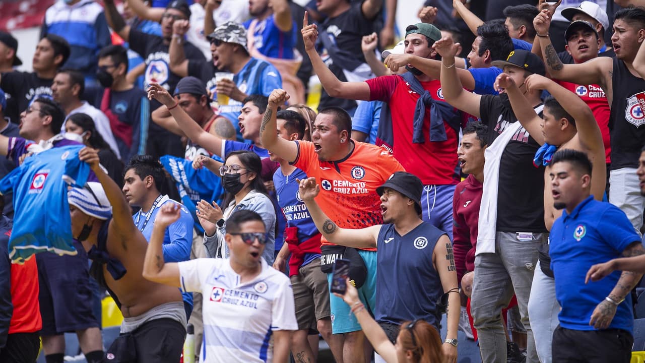 Poca asistencia al Azteca y abucheos a ‘Cata’ Domínguez