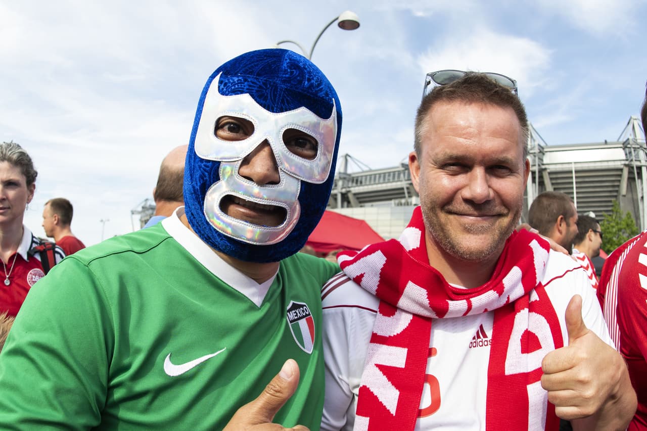 Las aficiones de México y Dinamarca conviven en Copenague previo al último ensayo de ambas selecciones antes de sus debuts en la Copa del Mundo Rusia 2018.