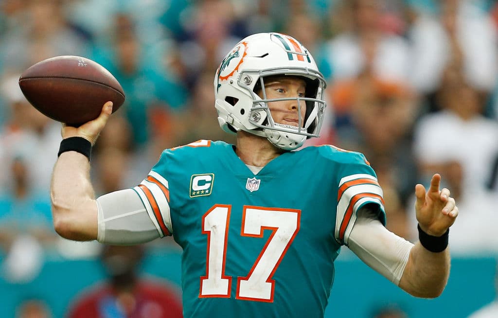 Ryan Tannehill lanzó para 265 yardas luego de completar 14 de 19 pases, tres de ellos fueron de touchdown y fue capturado en cuatro ocasiones.