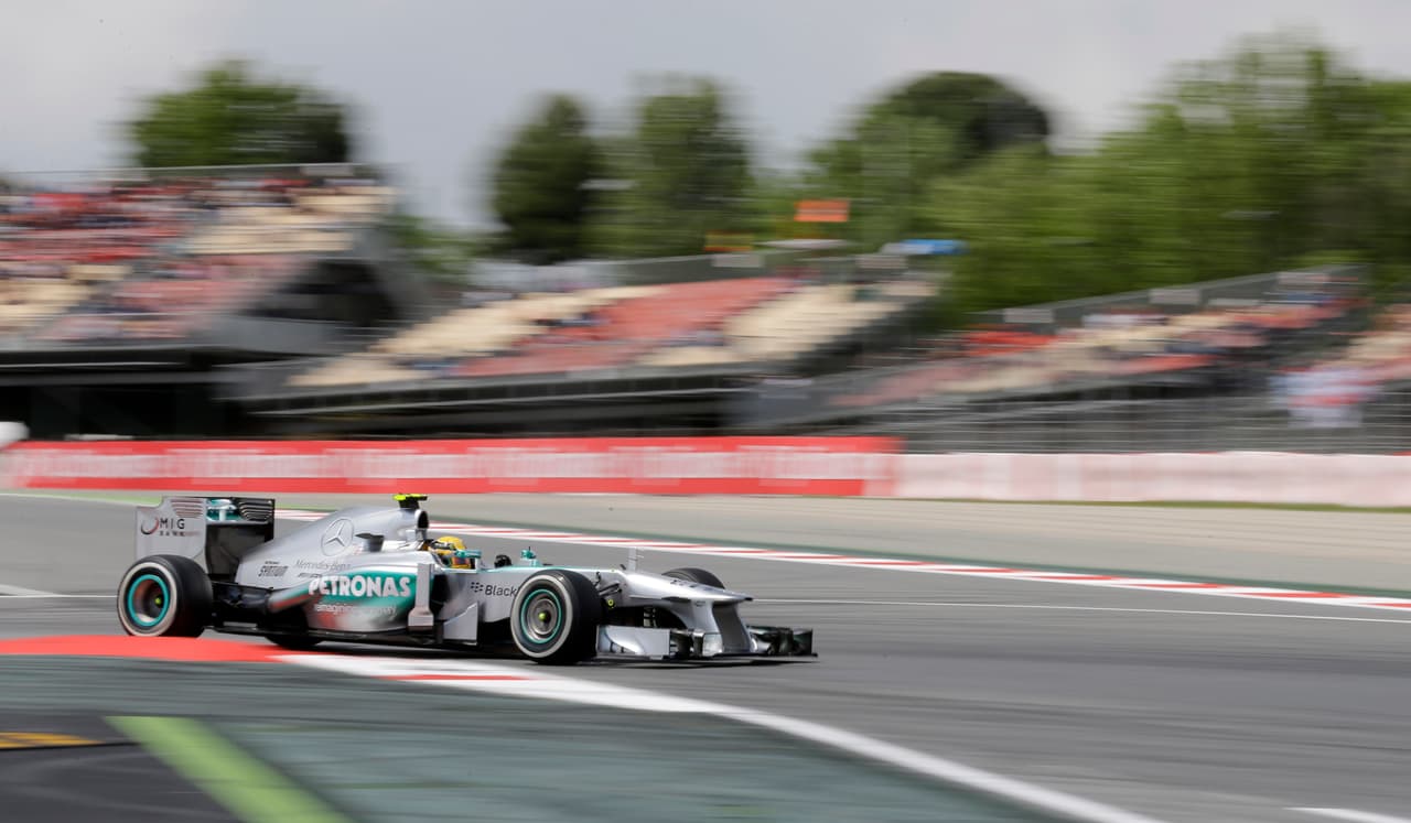 La carrera en España con Mercedes fue una pesadilla pues a pesar de salir en 2°, terminó en 12° en una carrera donde los neumáticos le hicieron perder el ritmo en un Mercedes que apenas seguía en desarrollo.