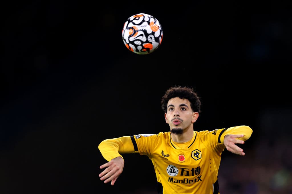 Wolverhampton se impone en el Molineaux ante Everton 2-1, durante la Jornada 10 en la Premier League. Max Kilman anotaba el primero para los locales al 28', pero Alex Iwobi emparejaba el partido a los 66' pero un golazo del mexicano Raúl Jiménez, le dio la victoria a los Wolves sobre los Toffees.