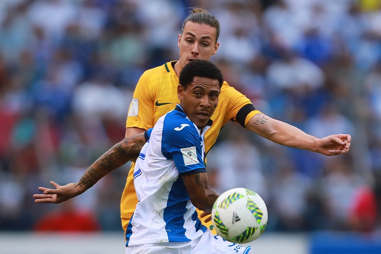 La experiencia de Australia en este tipo de repescas quedó en evidencia en la primera parte del juego, en donde controlaron el ímpetu local.