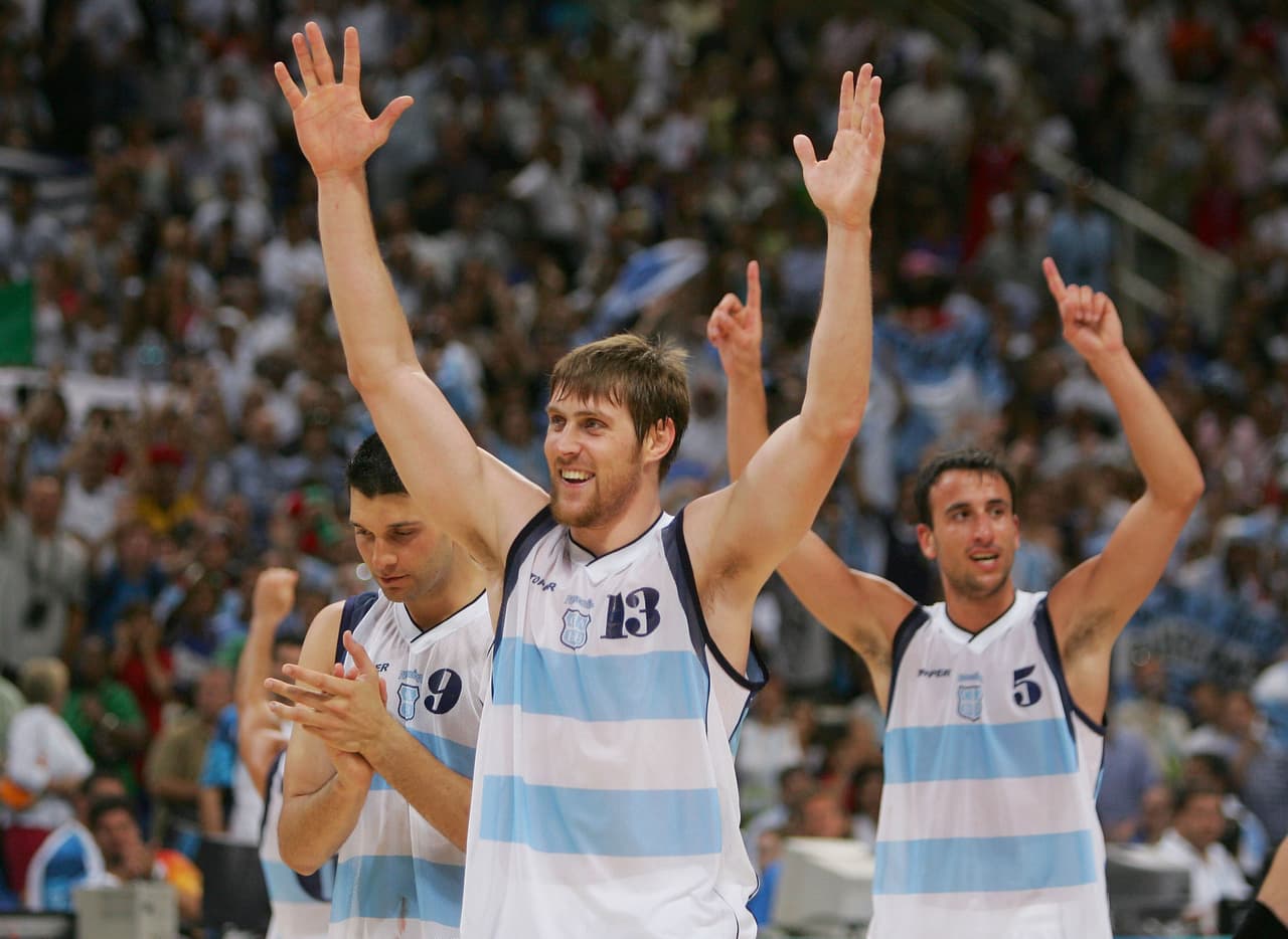 Con Argentina llegó a lo máximo en Atenas 2004, al capturar la medalla de oro ante Italia en la Final olímpica, la primera de dos preseas en los JJOO que ganaría.