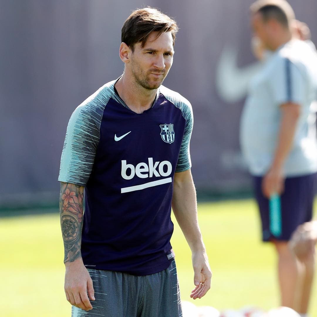 Esta semana Messi volvió al pelo corto y redujo significativamente su barba, sorprendiendo de nuevo a los fanáticos.