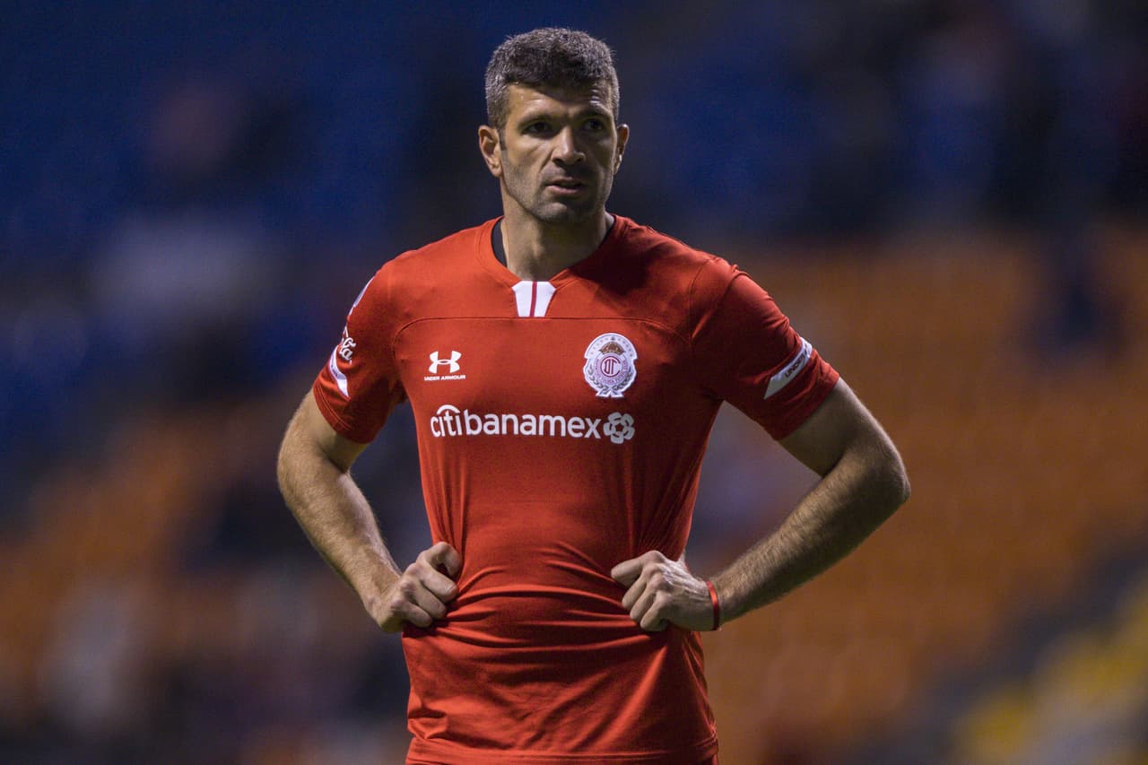 ¡Qué original! León anuncia el fichaje de Gigliotti en pleno partido