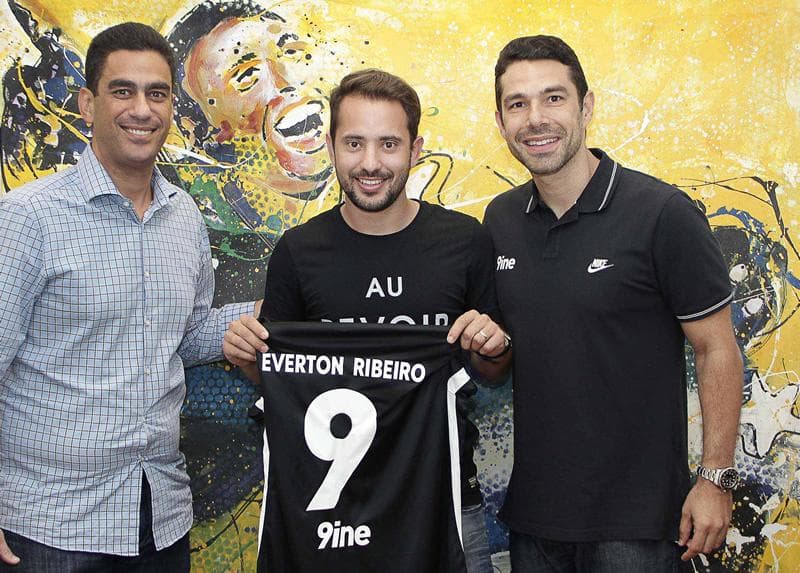 su primer emprendimiento fue 9ine, una empresa de marketing deportivo en la que llegó a tener grandes contratos con Neymar Jr. y la modelo Claudia Leitte.