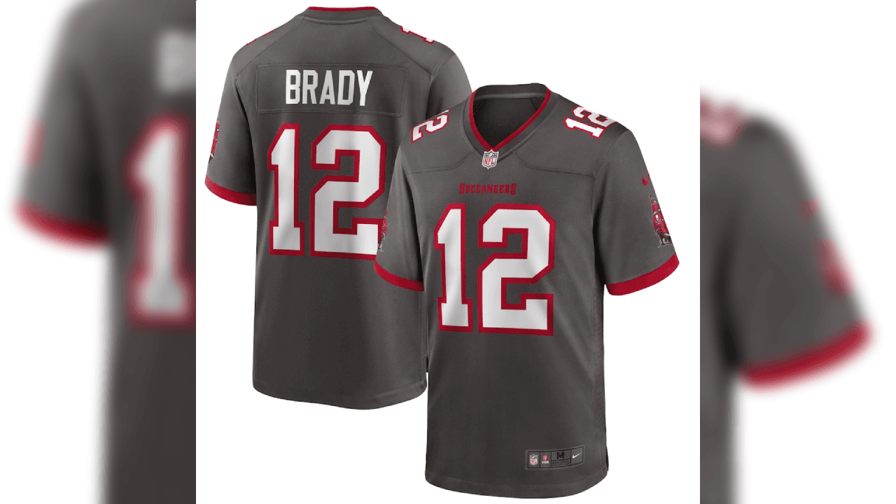 <b>10.- Tom Brady (Jersey alternative)</b>
<br>El nuevo QB de los Bucs tiene una gran misión por delante.